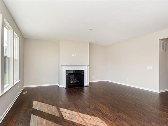 5th image of 189 Osage Dr