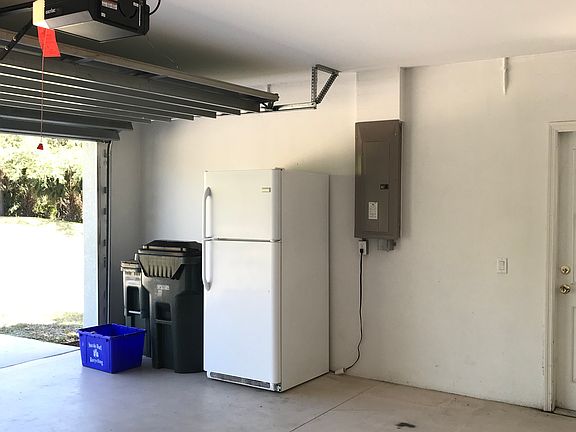 4th image of 3498 Toluca Ter
