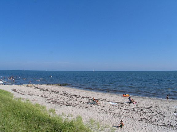 4th image of 6 Shore Road Landing