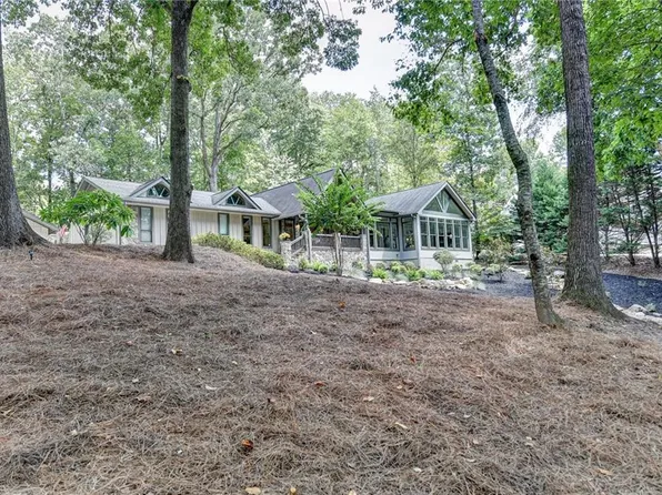 389 Lakeshore Dr, Berkeley Lake, GA 30096
