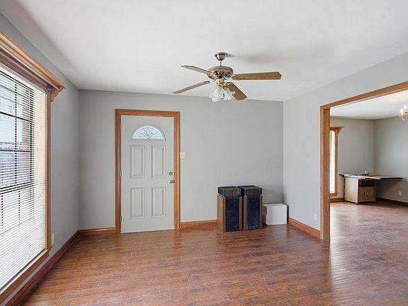 5th image of 909 Inverery Dr #1