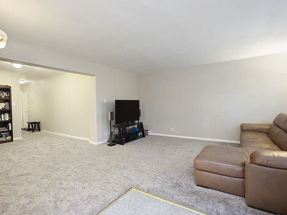 3rd image of 140-35 Burden Cres #303