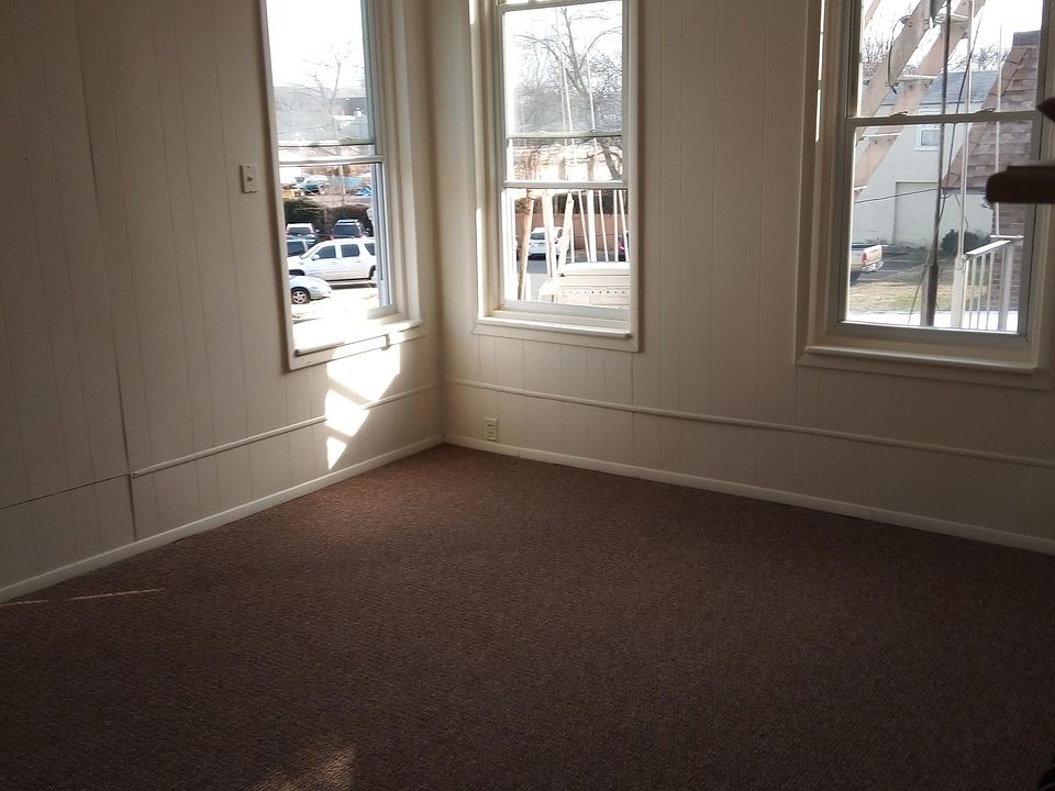 2nd image of 203 Farnsworth Ave APT 1