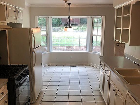 5th image of 2107 N Briarwood Ave