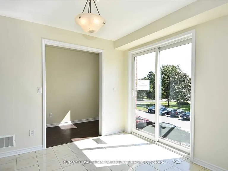 10 Heron Park Pl — Photo 14