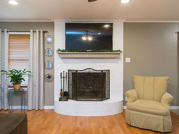5th image of 110 W Pinecrest Dr