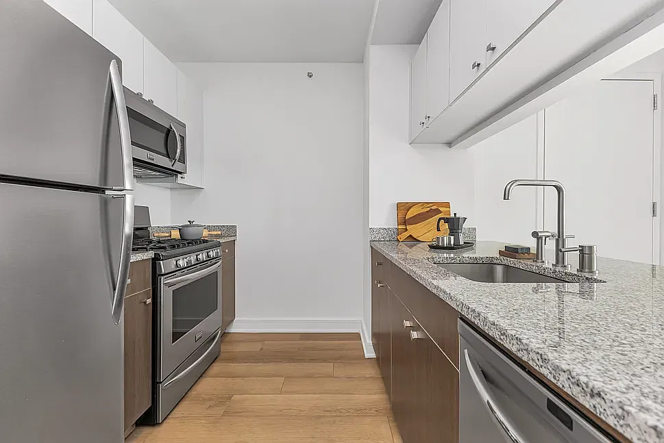 4310 Crescent St — Photo 4