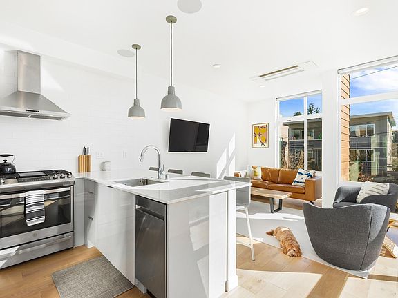 Open concept kitchen/ living room - Floor 2