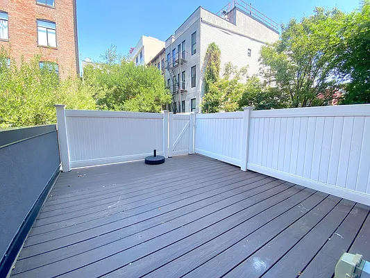 Rented by Capri Jet Realty Corp | media 1