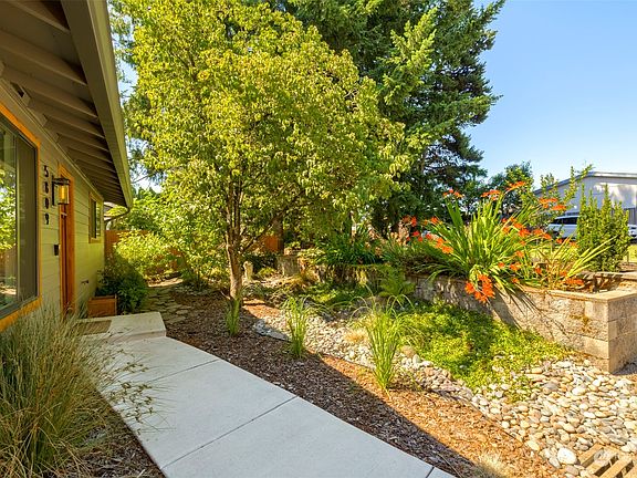 4th image of 5809 NE 39th Court