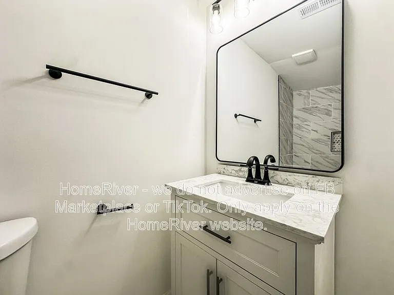 2313 Poplar St — Photo 9
