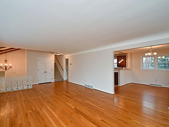 5th image of 5658 Mapleridge Dr