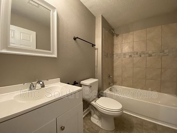 4th image of 3706 W 19th St