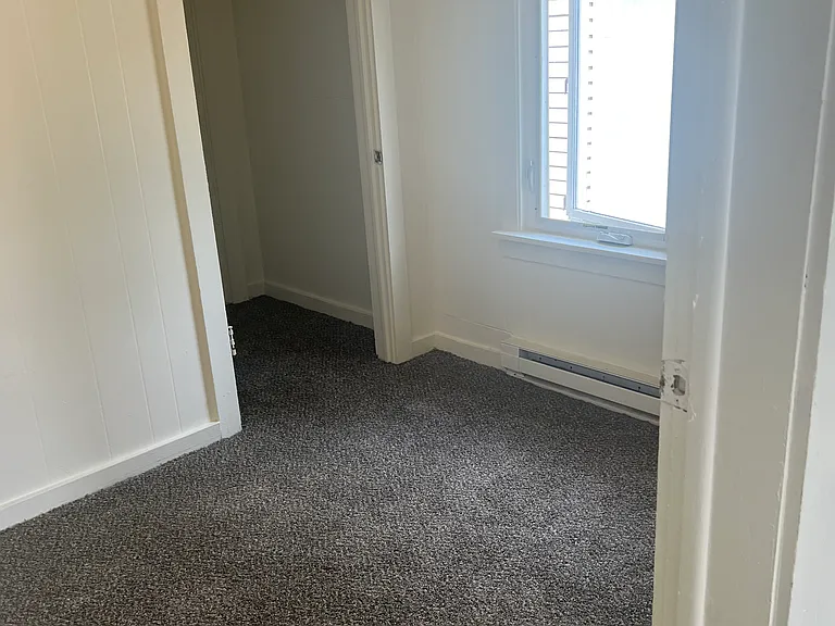 819 Crosslanes St #819 — Photo 4