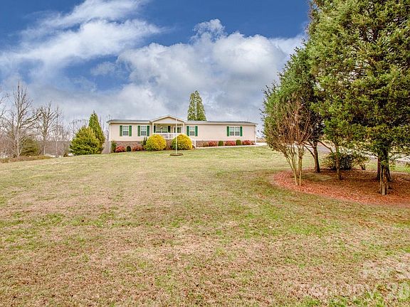 3rd image of 161 Hidden Brook Dr