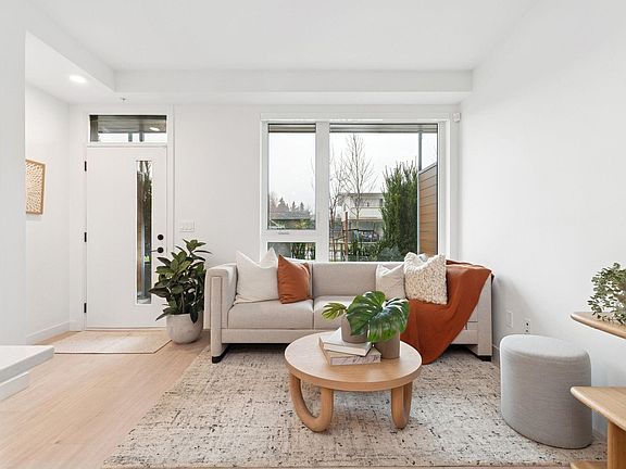 3rd image of 921 Grant St #109