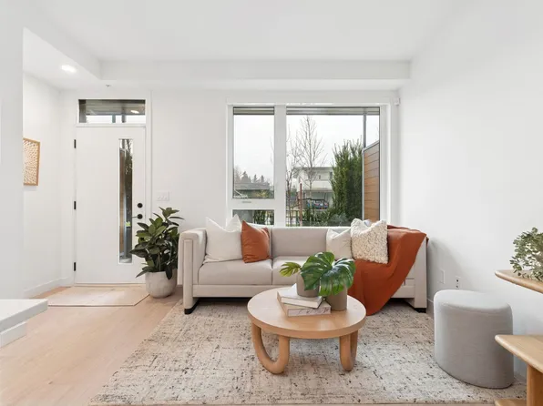 921 Grant St #116, Coquitlam, BC V3J 0S2