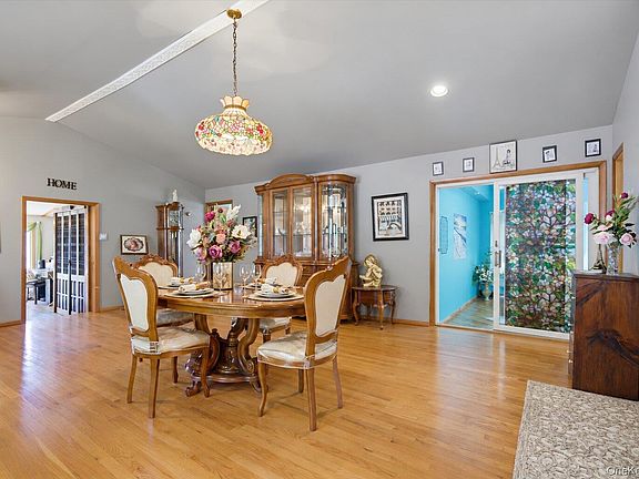 3rd image of 1758 Ulster Heights Road