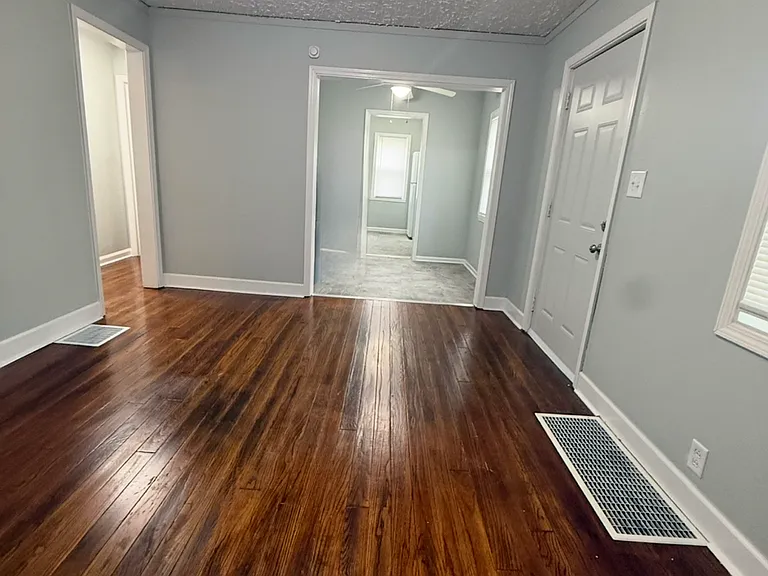 4180 Millersville Rd — Photo 11