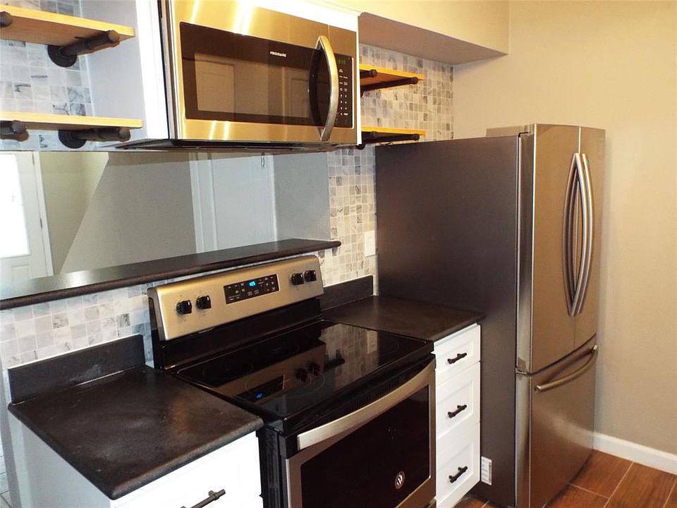 1st image of 1911 Sherwood Forest St APT 15
