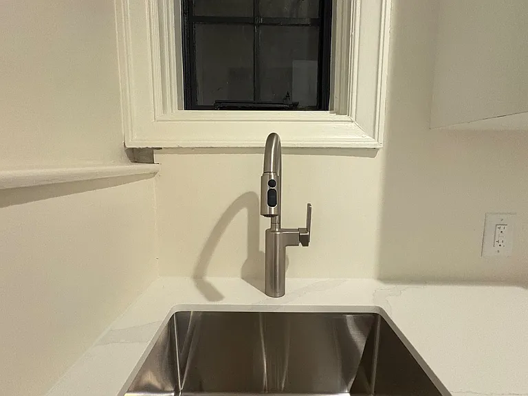 1 Clarendon Ave #405 — Photo 8