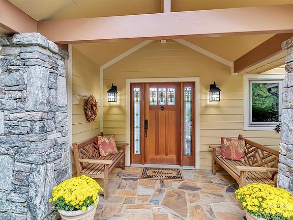 2nd image of 1055 Winding Creek Dr
