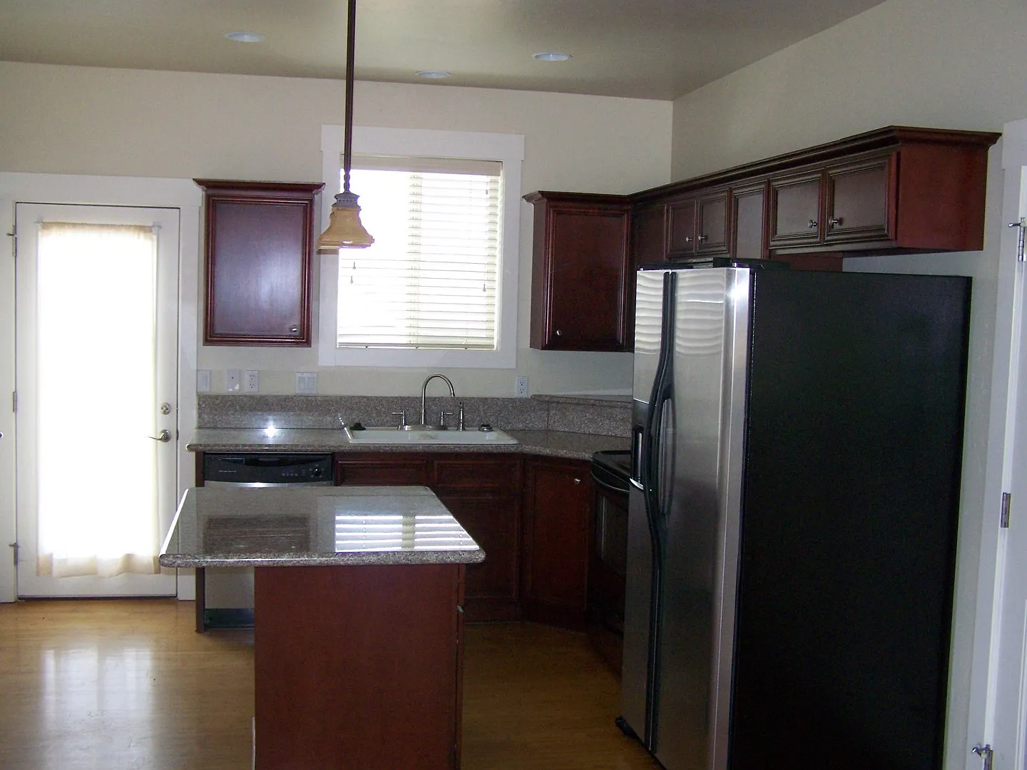 812 W Oregon Ave — Photo 2