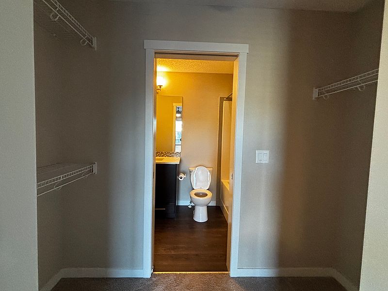 Calgary Townhouse for rent - 2 Bedrooms — photo 17