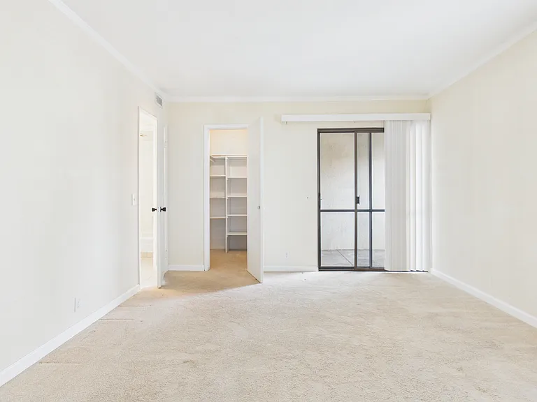 500 Glenwood Cir #233 — Photo 6