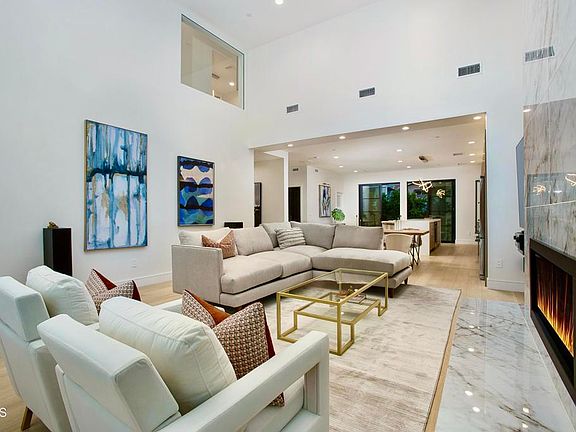 5th image of 244 S Gramercy Pl