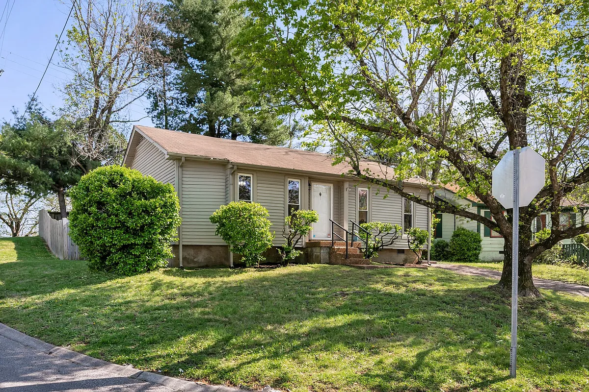 Building Photo - 2025 Farley Pl