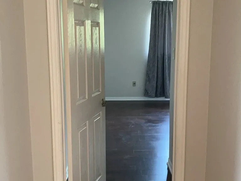 2441 Strathmore Cres — Photo 12