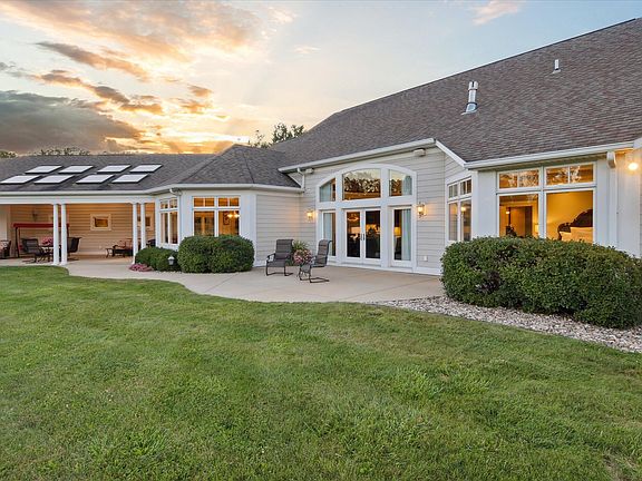 5th image of 2122 Grange Rd