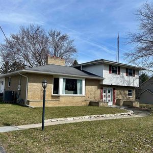 613 E Rolston Rd, Linden, MI, 48451