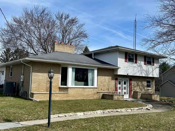 613 E Rolston Rd, Linden, MI 48451