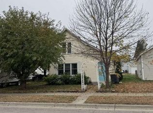 321 S Main St, Lake Crystal, MN 56055