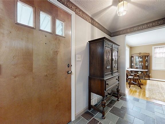 5th image of 349 Maynard Dr