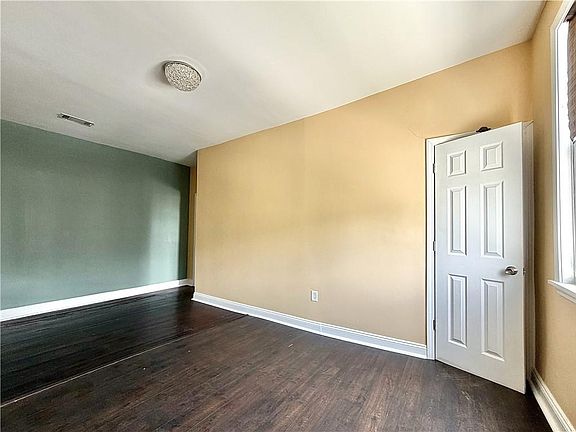 5th image of 4657-59 Clara St