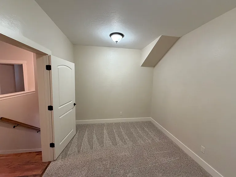 815 Parkway Dr — Photo 21