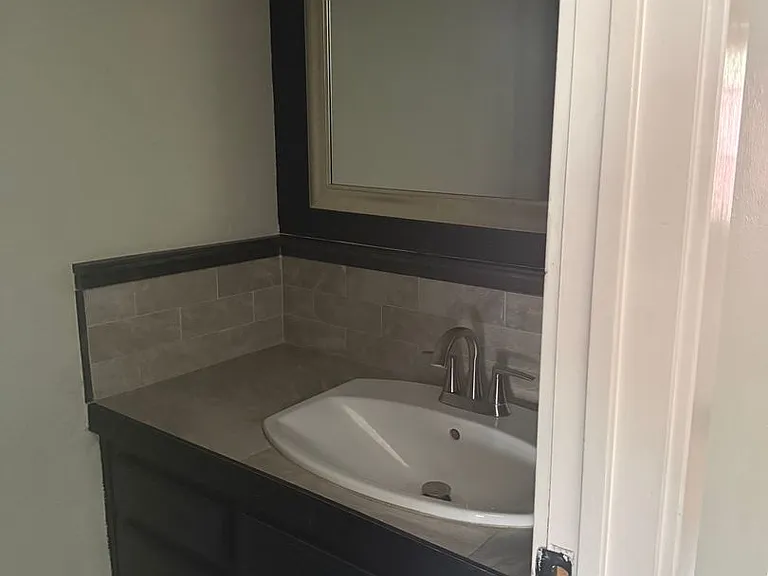 716 W Mulberry St — Photo 17