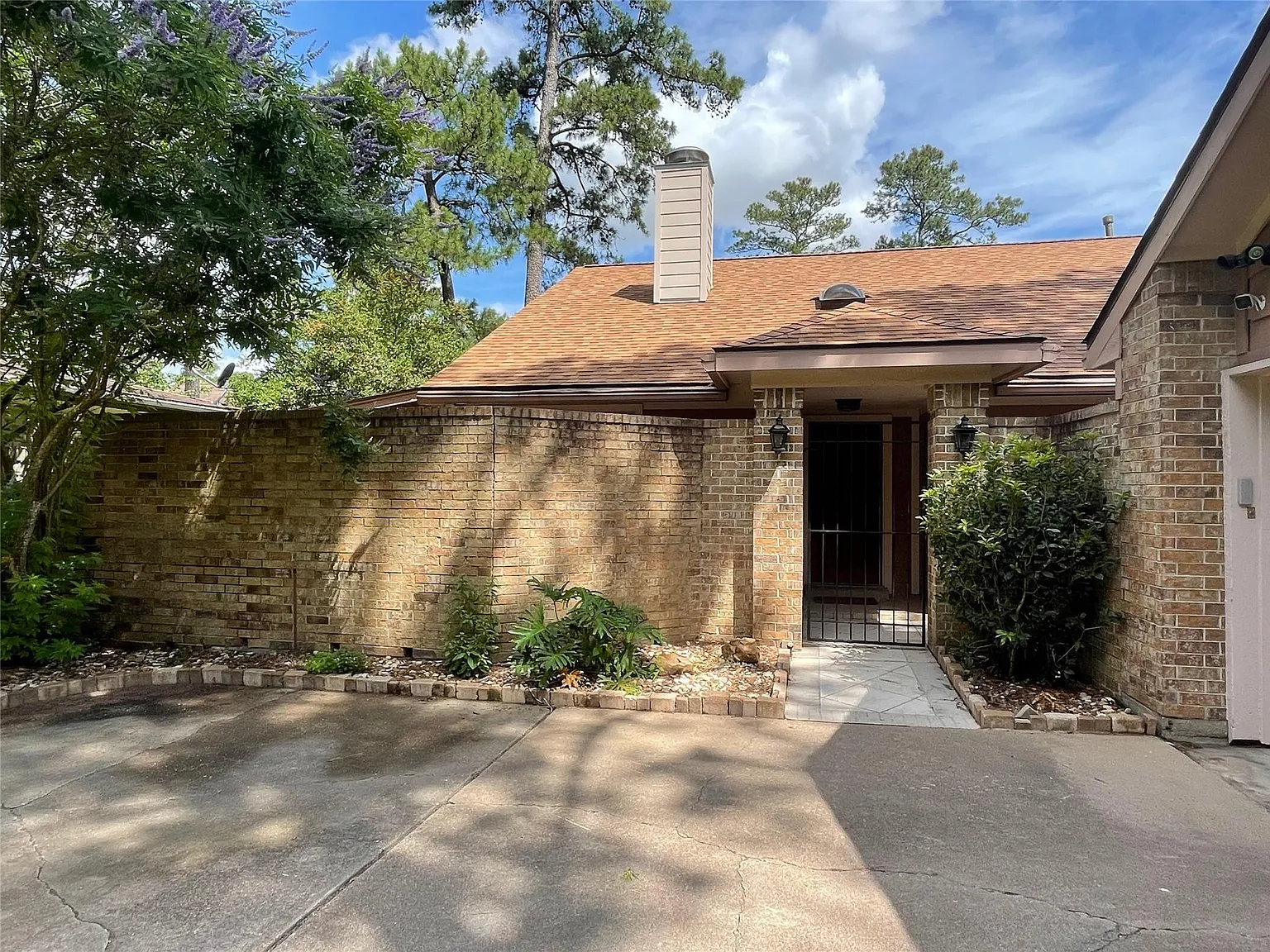 3 bed, 2.0 bath, 1696 sqft, $1,900 — Photo 3