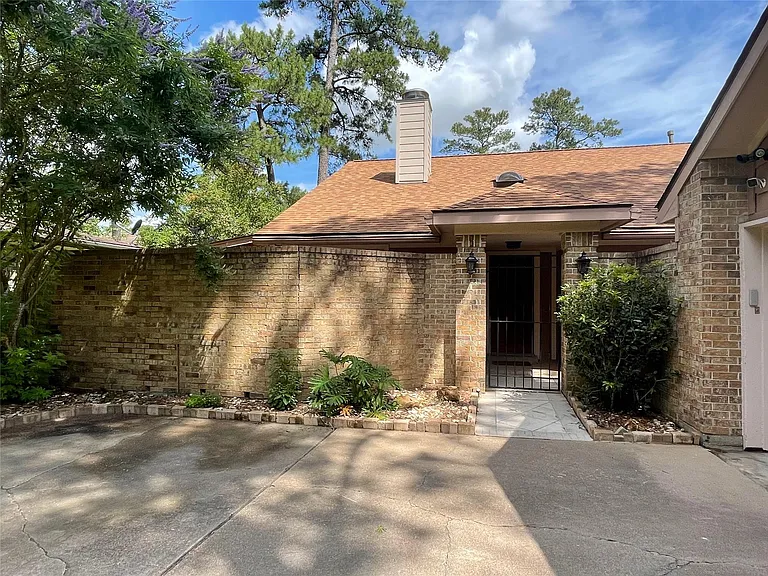 3602 Chapel Square Dr — Photo 3