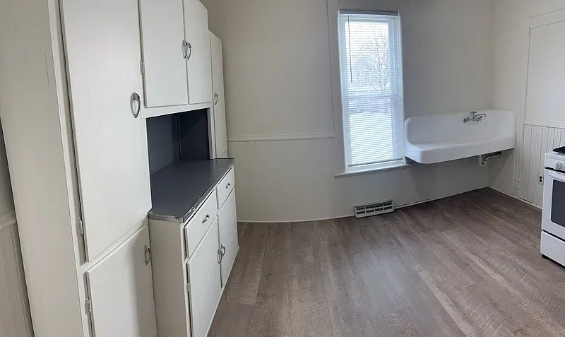 2 bed, 1.0 bath, 1001 sqft, $929 — Photo 3