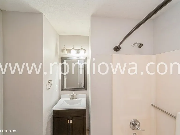 300 5th Ave NW — Photo 9