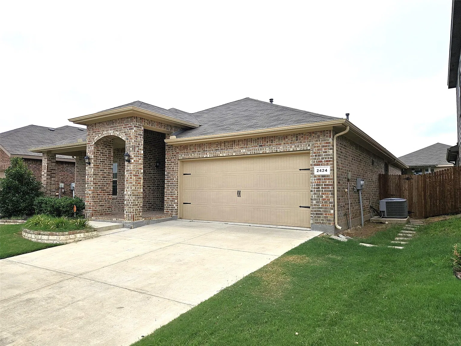 3 bed, 1852 sqft, $2,400 — Photo 4