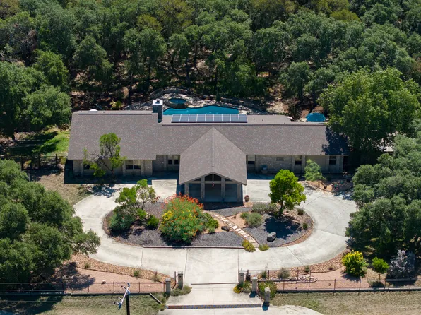 10762 PARRIGIN RD, Helotes, TX 78023