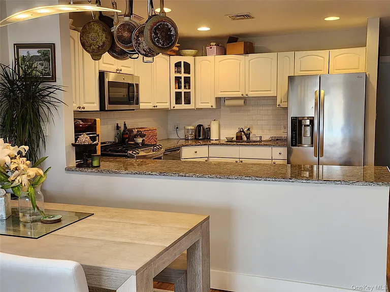 67 Pacific Blvd — Photo 4