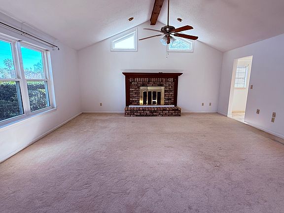 5th image of 301 Dawn Ln