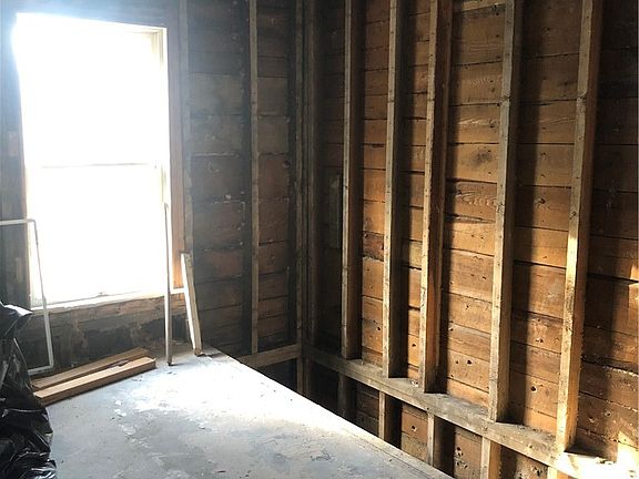 5th image of 19 Fonda Ave #2