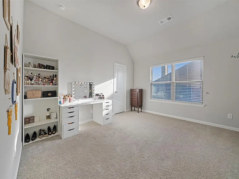 12615 Burnt Prairie Ln — Photo 17